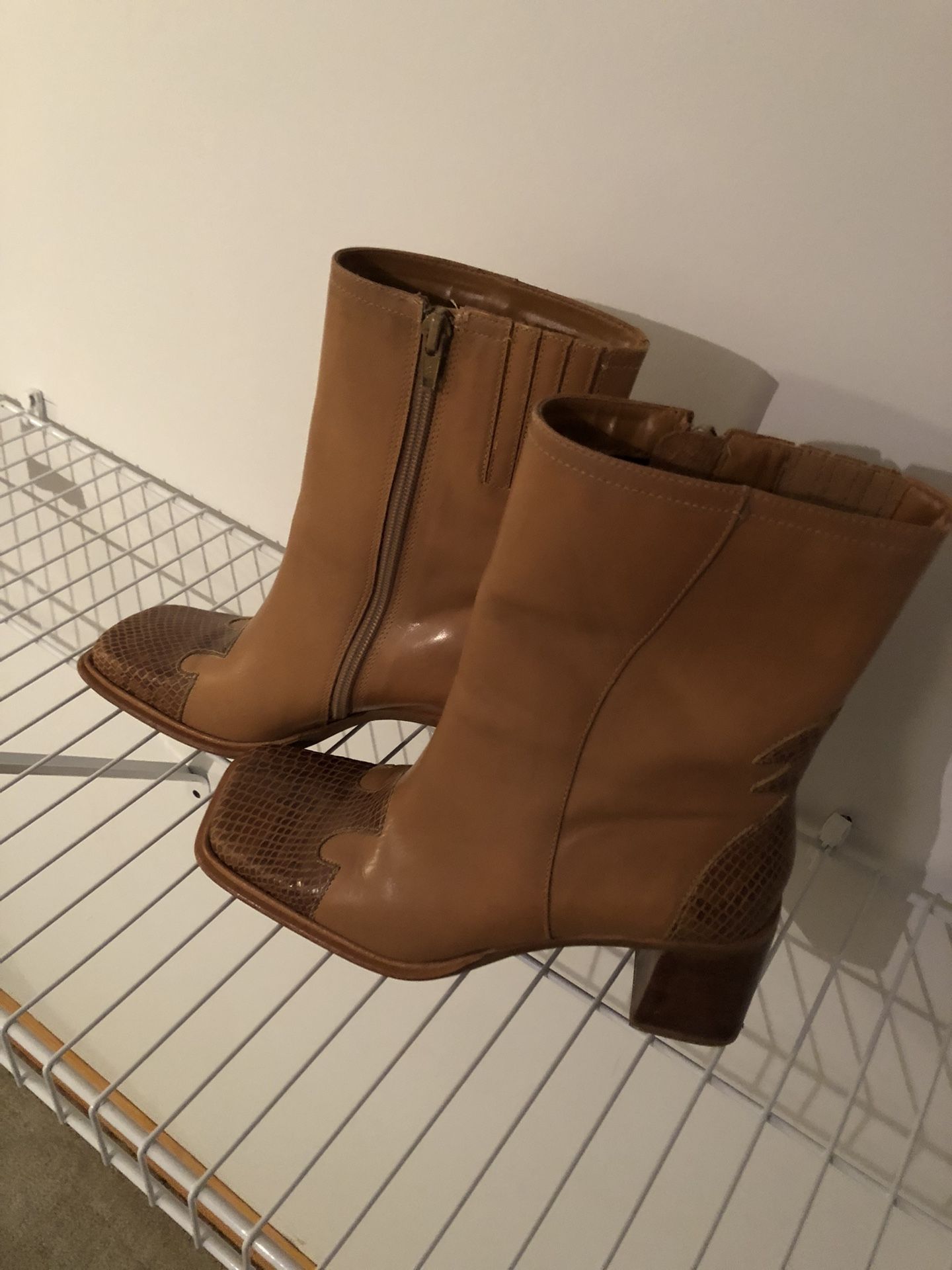 Diba USA Boots Size 7M