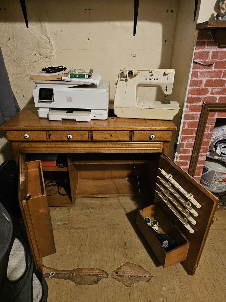 Singr Machine Antique