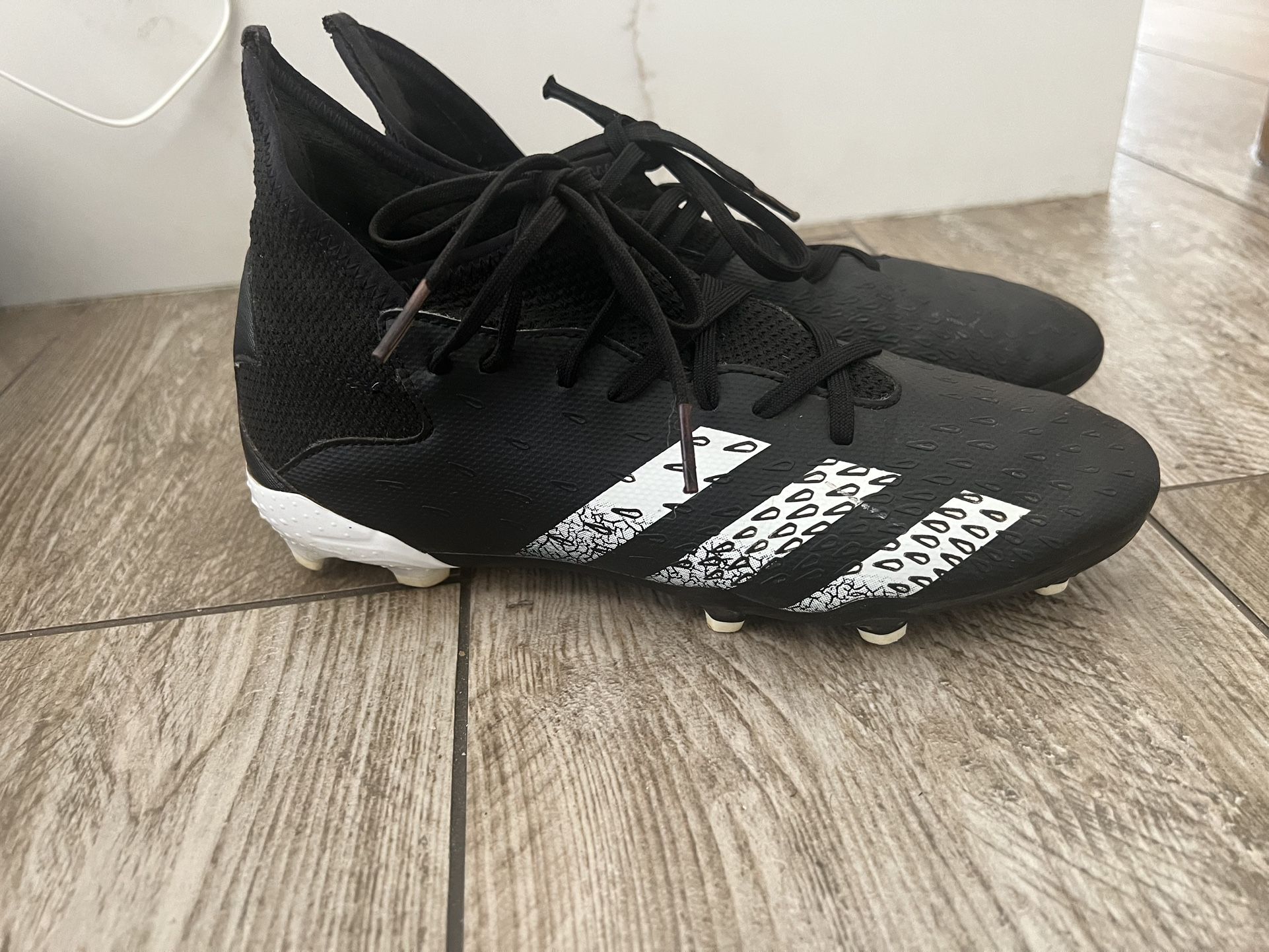 Adidas Soccer Shoes Size 5.5
