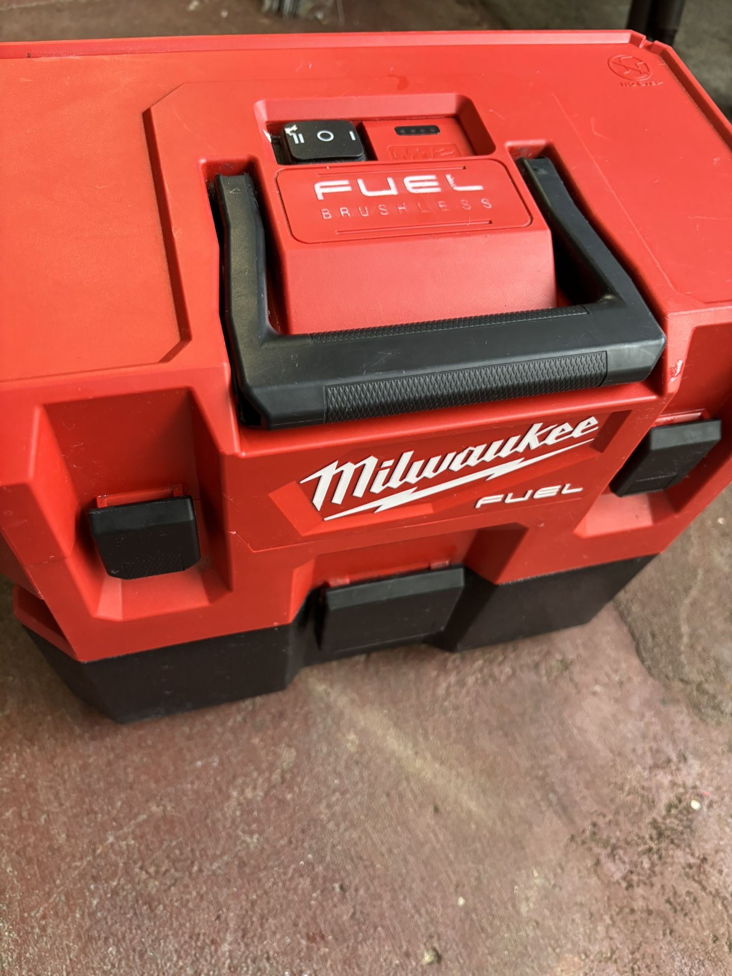 Used Milwaukee M12 FUEL 12-Volt Lithium-lon Cordless 1.6 Gal. Wet/Dry Vacuum (Vacuum-Only)
