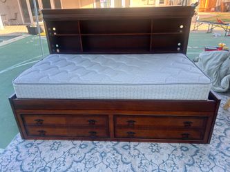Twin bed with bookshelf