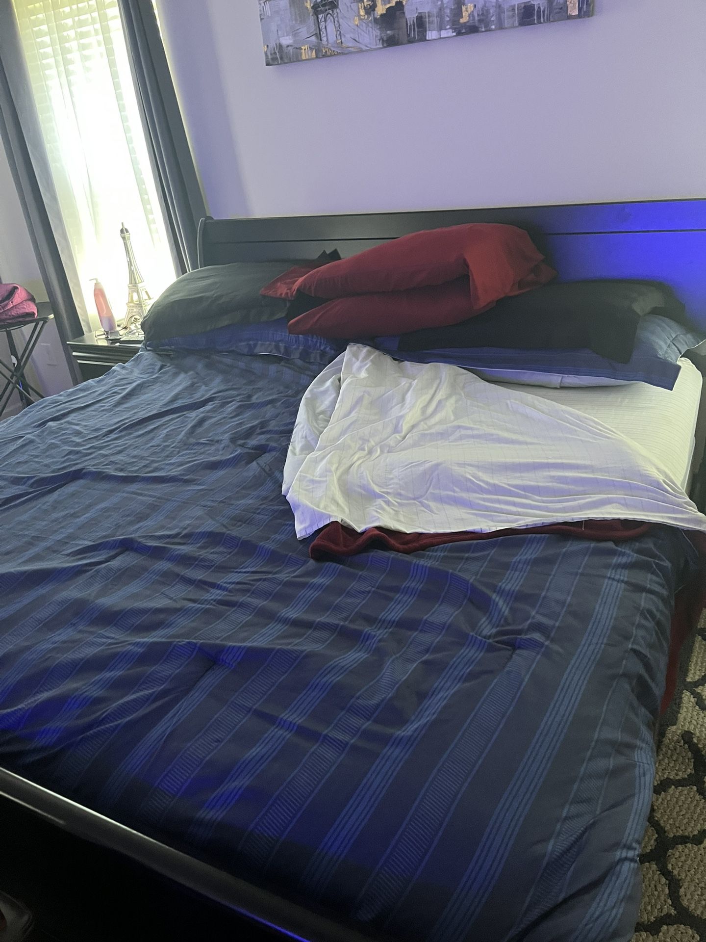 King Size Sleigh Bed ( No Mattress Included)
