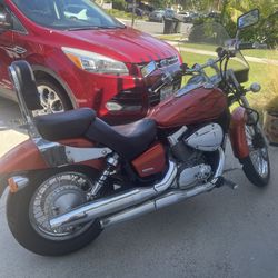 Honda Shadow 2013 LOW MILES 4 sale. OBO