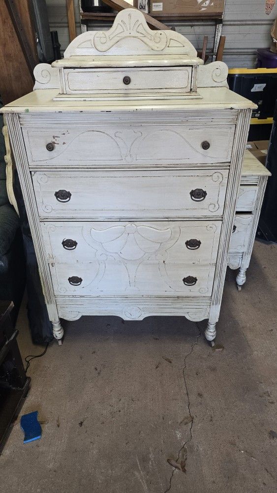 Multiple Furniture Pieces For Sale