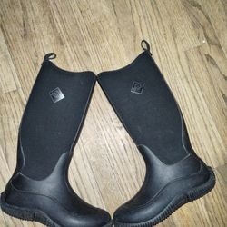 Muck Black Size 8 Women 
