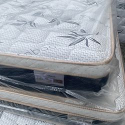  😴Mattress pillow top🥱 💎All sizes 💎12” inches tall 🔵Queen $199 🟣Full $180 🟠Twin $150 🟡King $330 🔴Cal king $330 🔘 Delivery available🚛