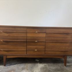 Mid Century Modern Dresser 