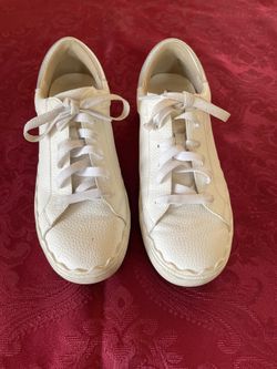 Anne Klein size 8 fashion sneakers. Off white