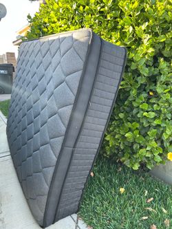 Queen Mattress – Excellent Condition