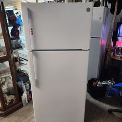 GE Refrigerator 64x28x28 