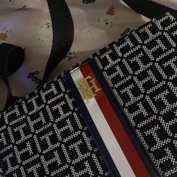 Tommy hilfiger purse 