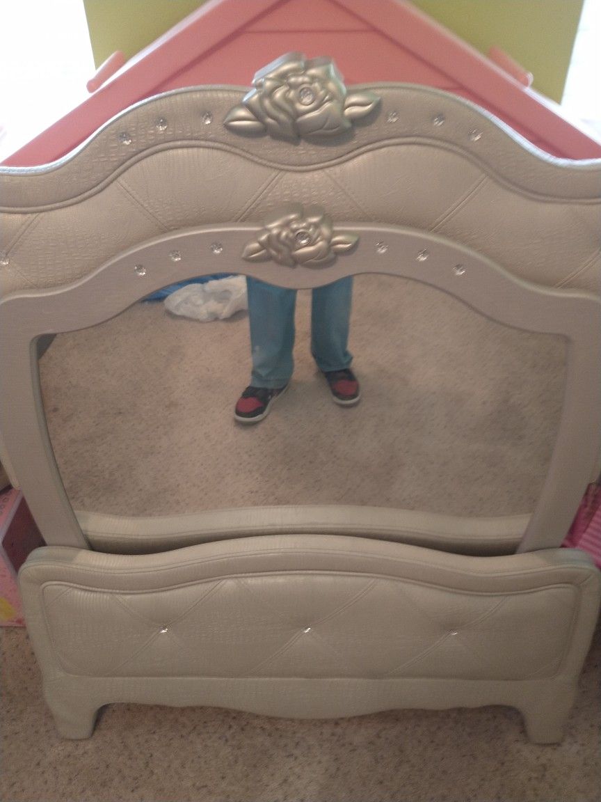 Kids Girl Bed With Dresser Need Gone ASAP