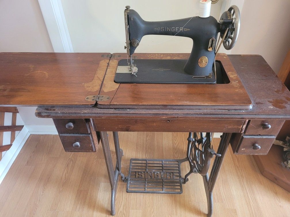 Singer 66 - 14 Sewing Machine