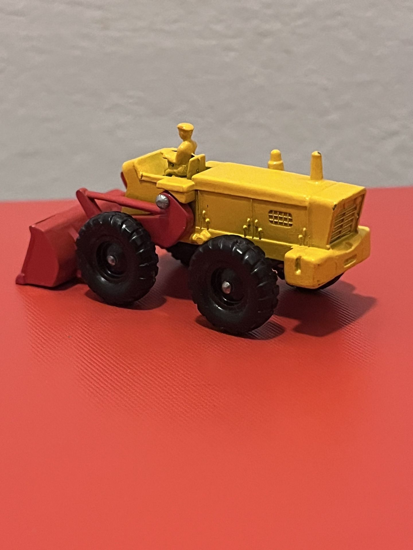 VINTAGE MATCHBOX LESNEY, 1962 AVELING BARFORD TRACTOR SHOVEL No. 43, MADE IN ENG