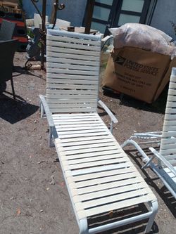 Lounge chairs we have 5 100 each