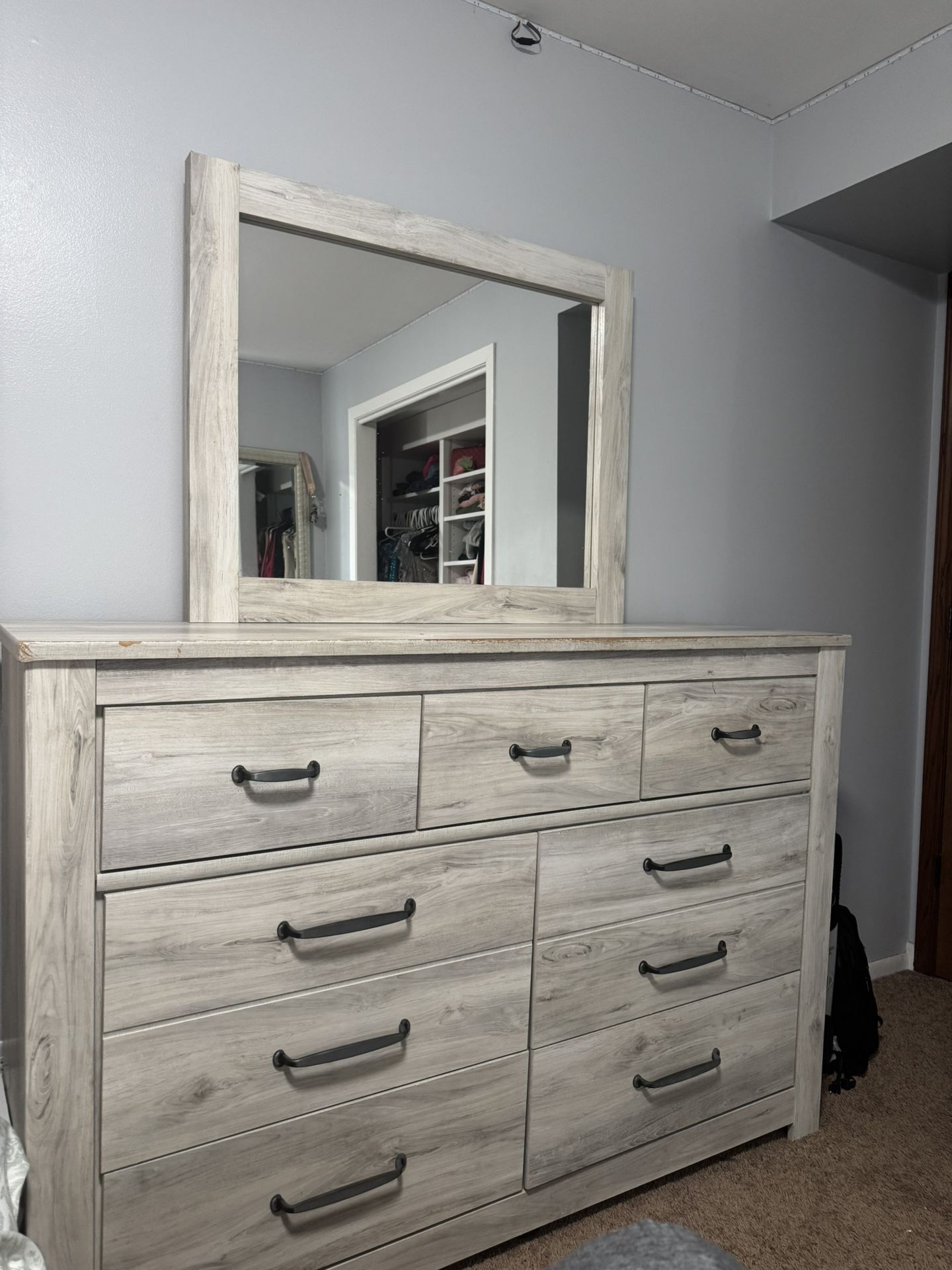 Dresser