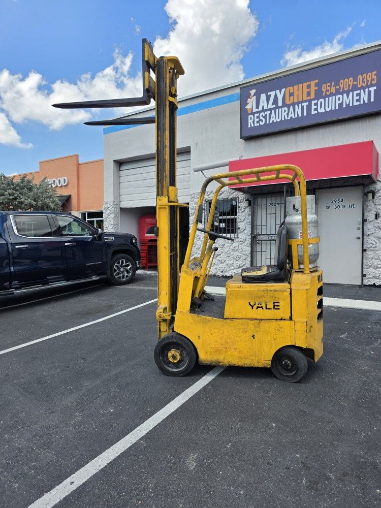 Yale Forklift 2500lb