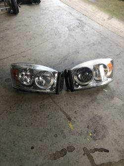 2006 Dodge Ram Headlight Assembly