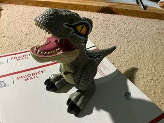 Dinosaur / squirts water !