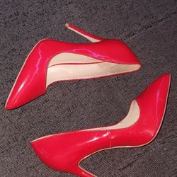 Sheik Size 8.5 Red Pumps