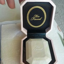 NEW unopened diffrent body and skin care SPA KIT with gift box ALL high quality brand ALL  $40 pick up at Alvernon and Valencia 