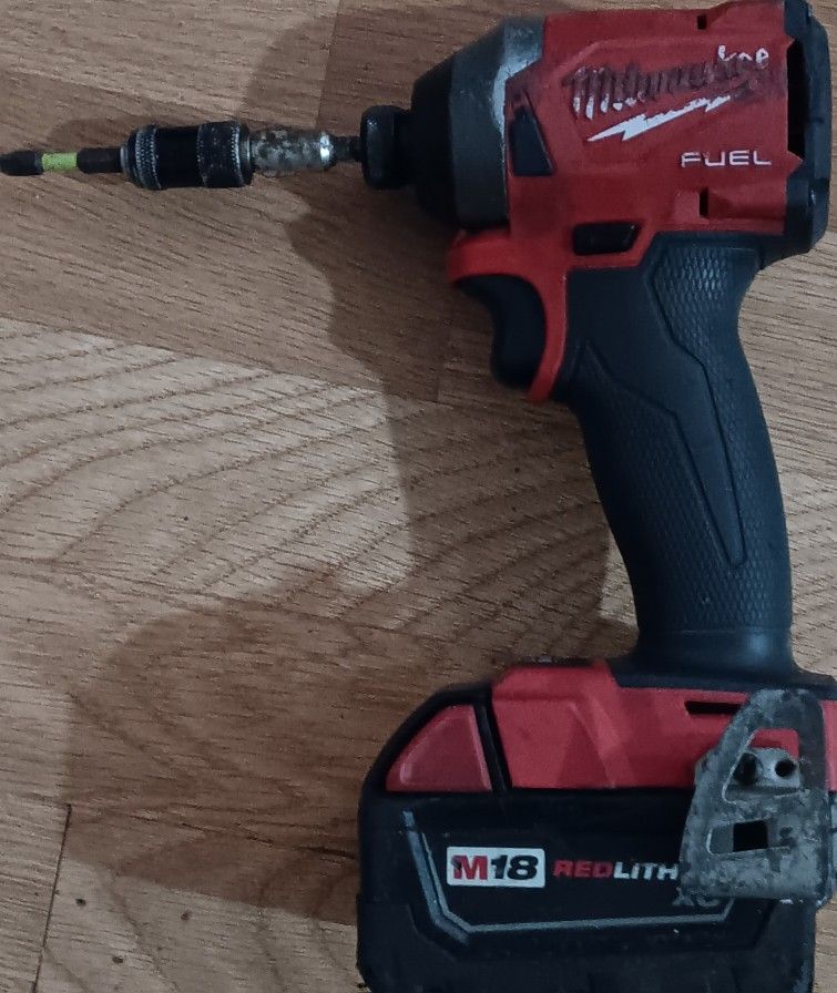 Milwaukee Impact Driver 18v With Red Lithium XC Battery