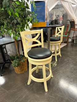 Round Farmhouse Bar Stool