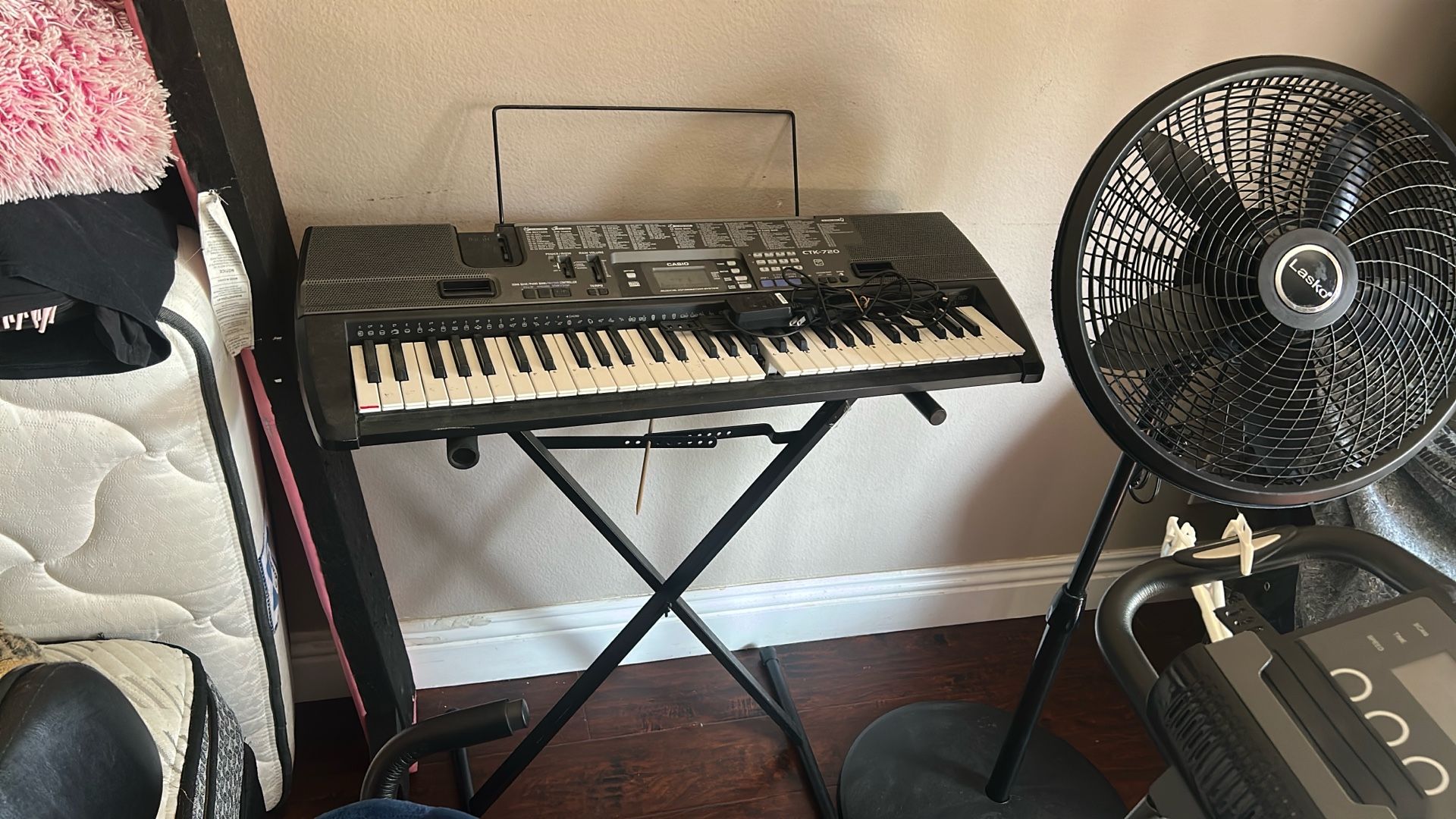Electronic Keyboard Piano