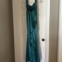 Luxurious Teal green satin skirt. Perfect for formal occasions.
