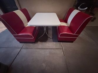 Retro 50s Diner Booth Set – 2 Booths + Chrome Table