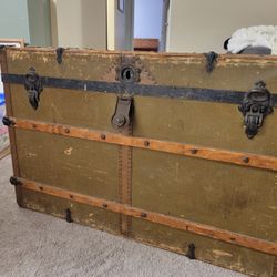 Steamer trunk