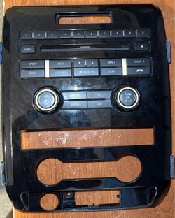 2011 Ford F-150 radio control panel