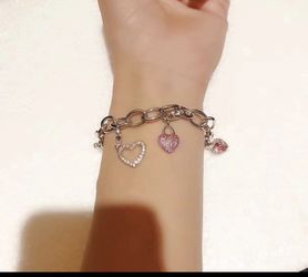 women Bracelet，Swarovski bracelet 、women brancelet 、 crystal.  Each pendant can be disassembled to make a necklace pendant.