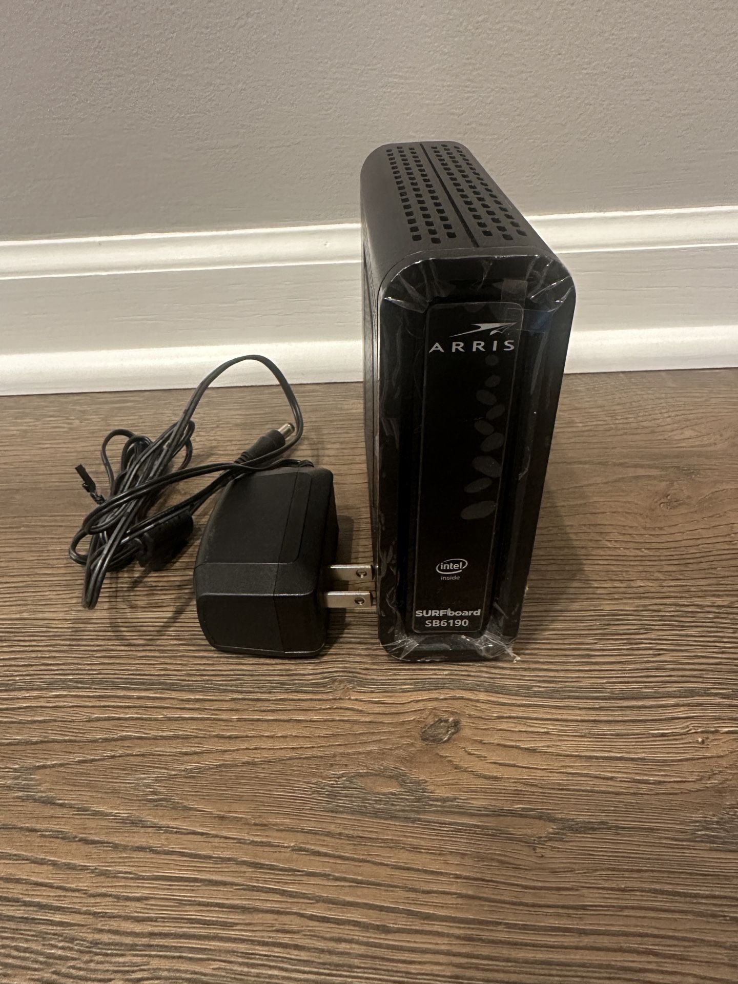ARRIS (SB6190) - Cable Modem - Fast DOCSIS 3.0 32x8 Gigabit 1 GBPS Port, 800 Max