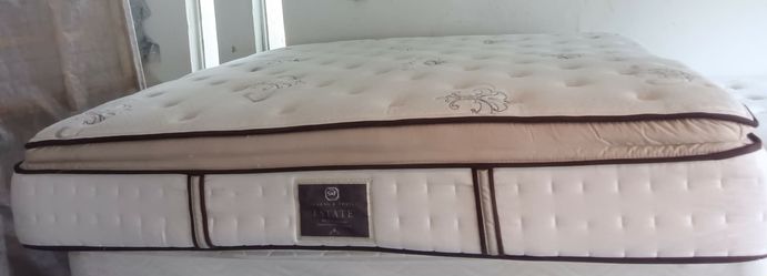 King Size Mattress (ColchĂłn King Size)
