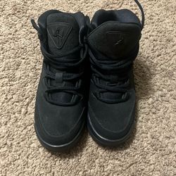 Black Jordan’s Size 5 And A Half 
