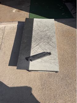 Skate ramp quarter pipe