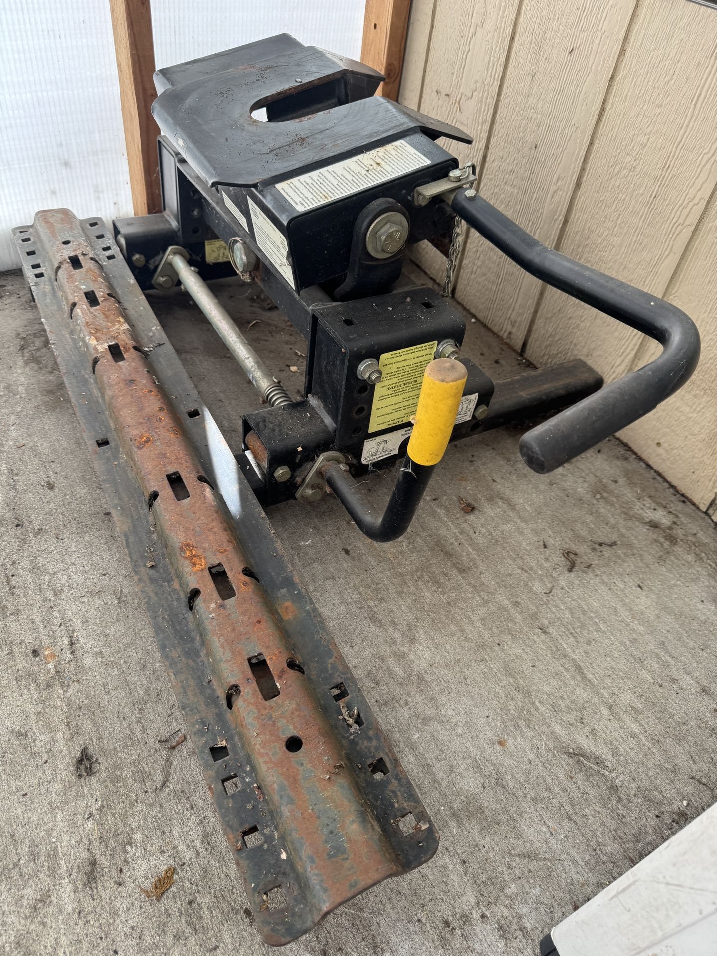 Fifth Wheel Hitch