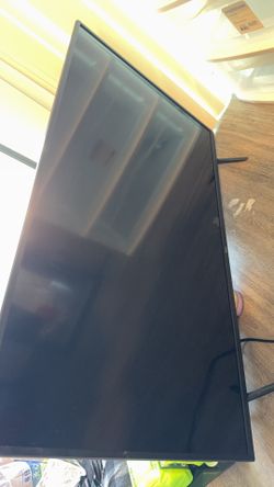 Roku Smart TV – Works Great – Moving Sale