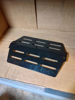 Gas grill heat deflector