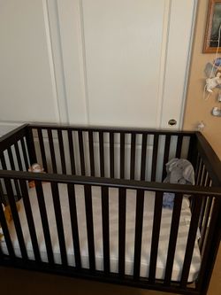 3-in-1 convertible crib AND dressing / changing table