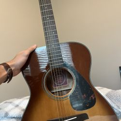 Yamaha FS700s Solid Top Acoustic guitar