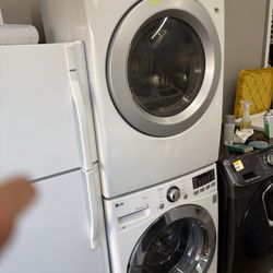 Lg Wacher Machine And Gas Dryer 