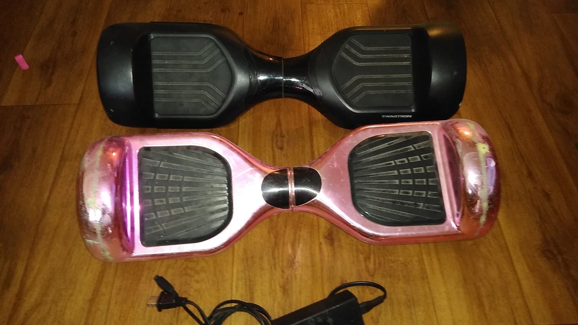 Hoverboard - black w/blue tooth swagtron,speak - Pink skeerterboard