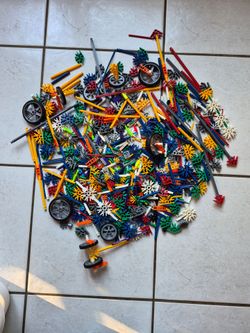 Assortment of K'Nex