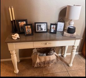 Broyhill Two-Tone Console / Sofa Table