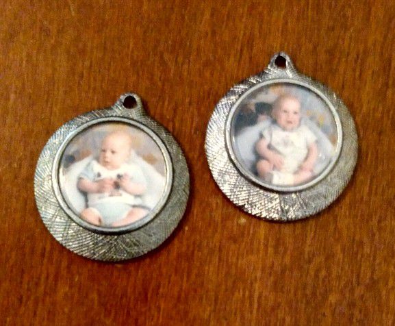 VINTAGE STAINLESS STEEL 1" X 1" SILVER BABY PHOTO ROUND PENDANT FOR LADIES NECKLACE - TWO AVAILABLE 