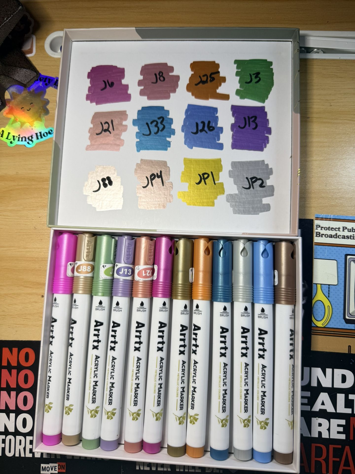 Arrtx 12 Colors Metallic Acrylic Paint Pens