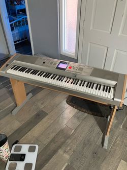 Yamaha Portable Grand DGX-505