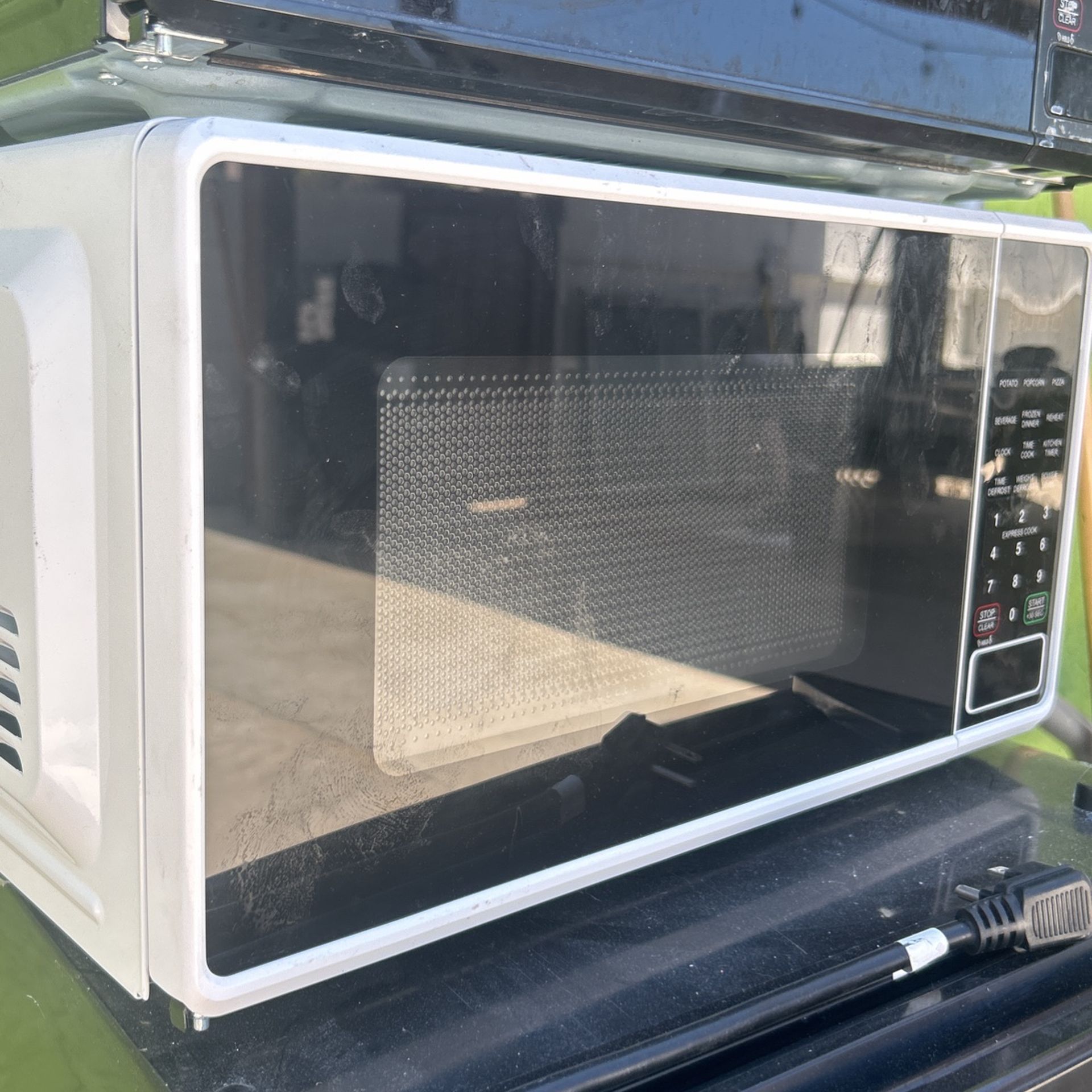 Walmart Microwave Oven- White